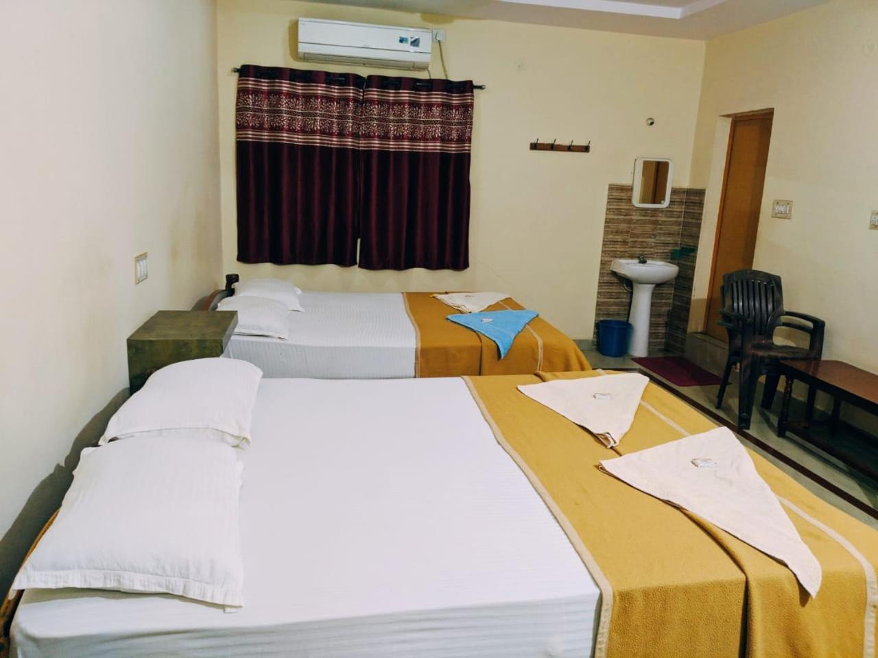Hotel Varsha هامبي المظهر الخارجي الصورة