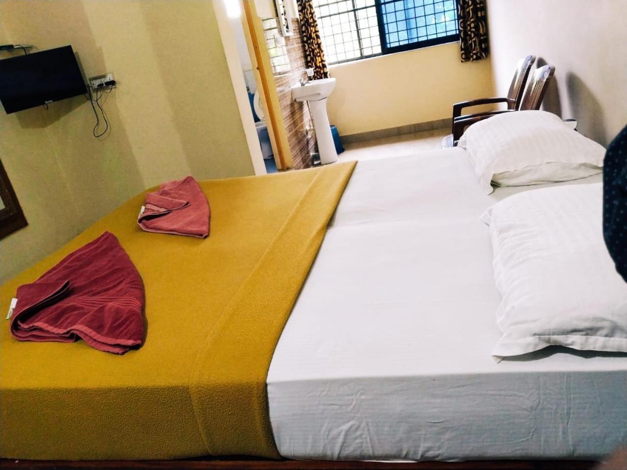 Hotel Varsha هامبي المظهر الخارجي الصورة