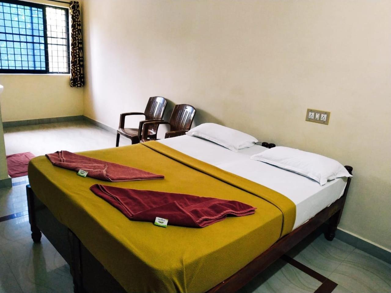 Hotel Varsha هامبي المظهر الخارجي الصورة