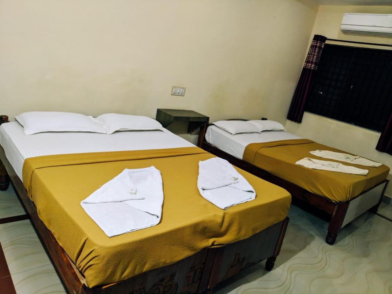 Hotel Varsha هامبي المظهر الخارجي الصورة