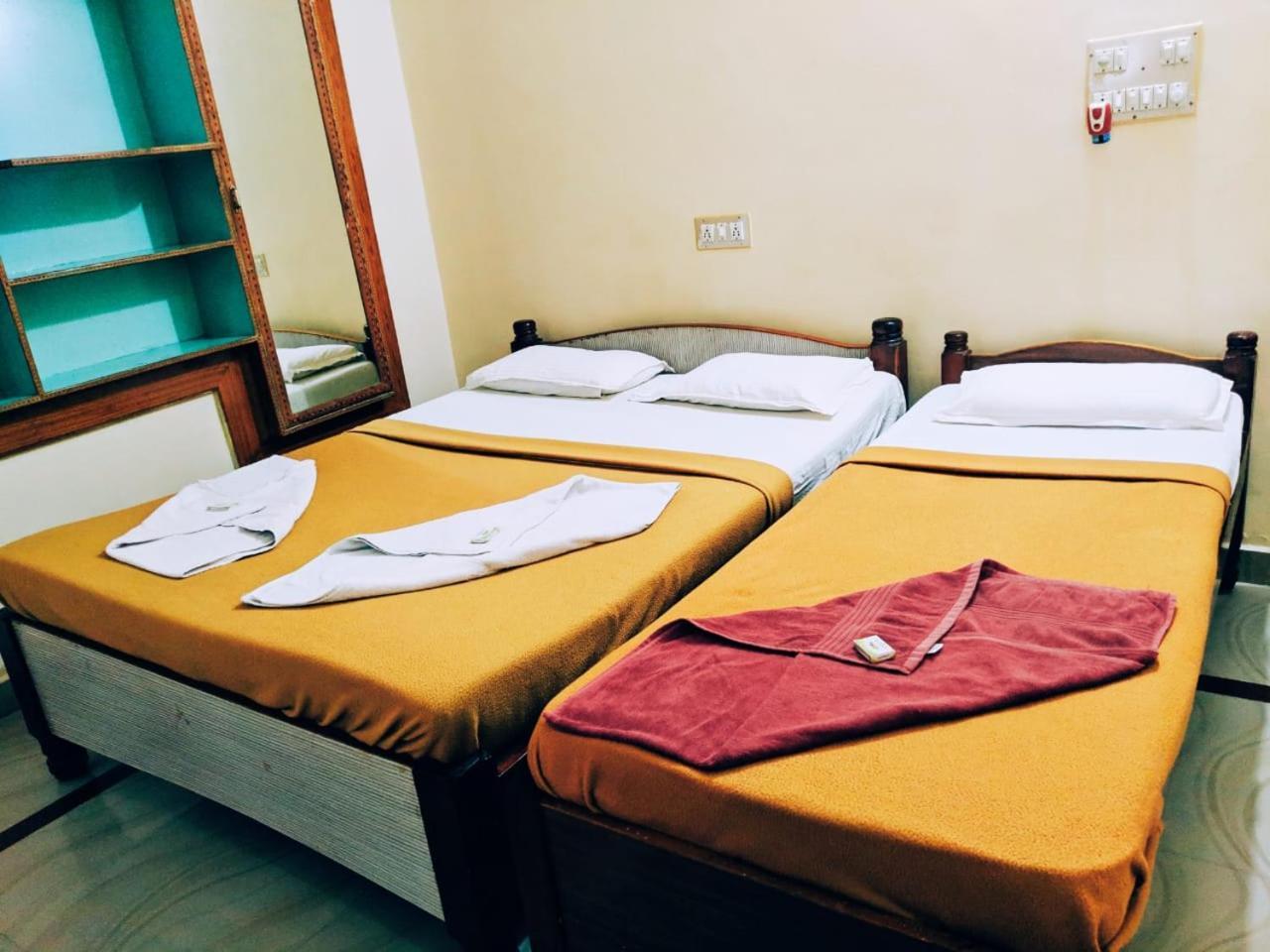 Hotel Varsha هامبي المظهر الخارجي الصورة