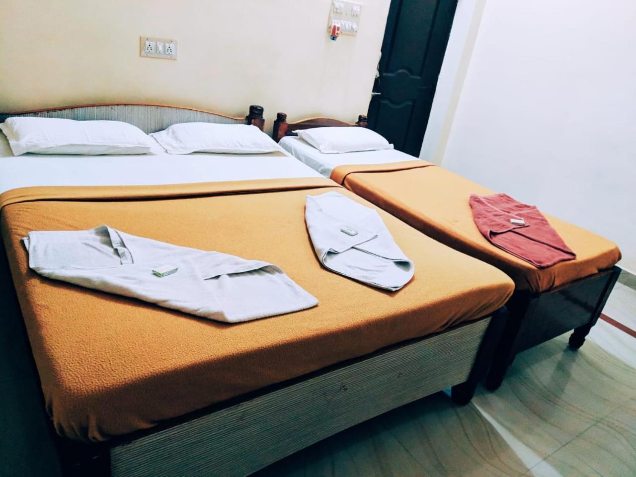 Hotel Varsha هامبي المظهر الخارجي الصورة