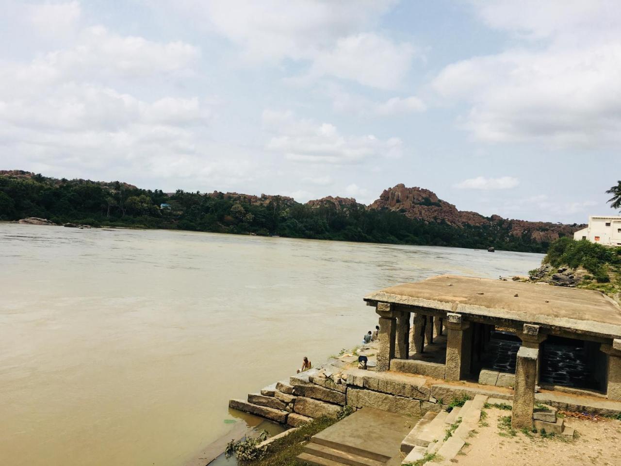 Hotel Varsha هامبي المظهر الخارجي الصورة