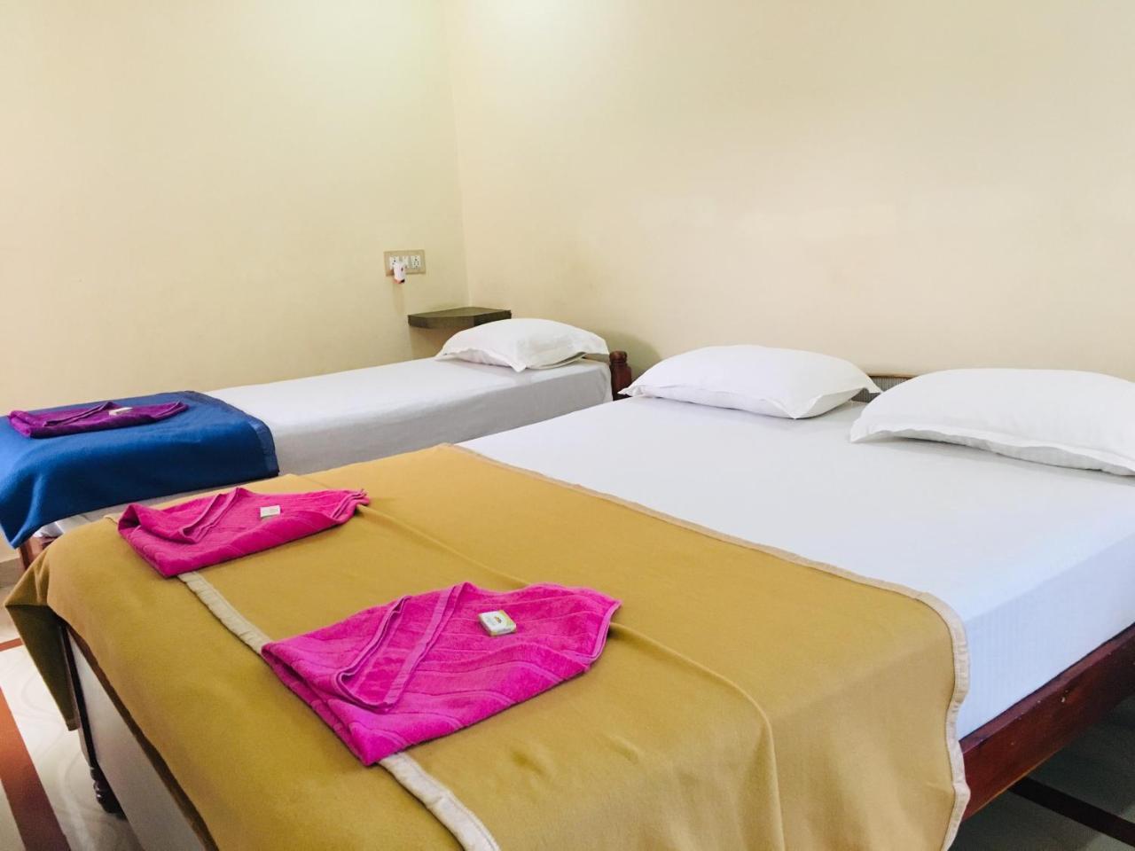 Hotel Varsha هامبي المظهر الخارجي الصورة