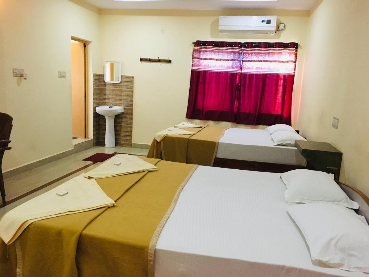 Hotel Varsha هامبي المظهر الخارجي الصورة