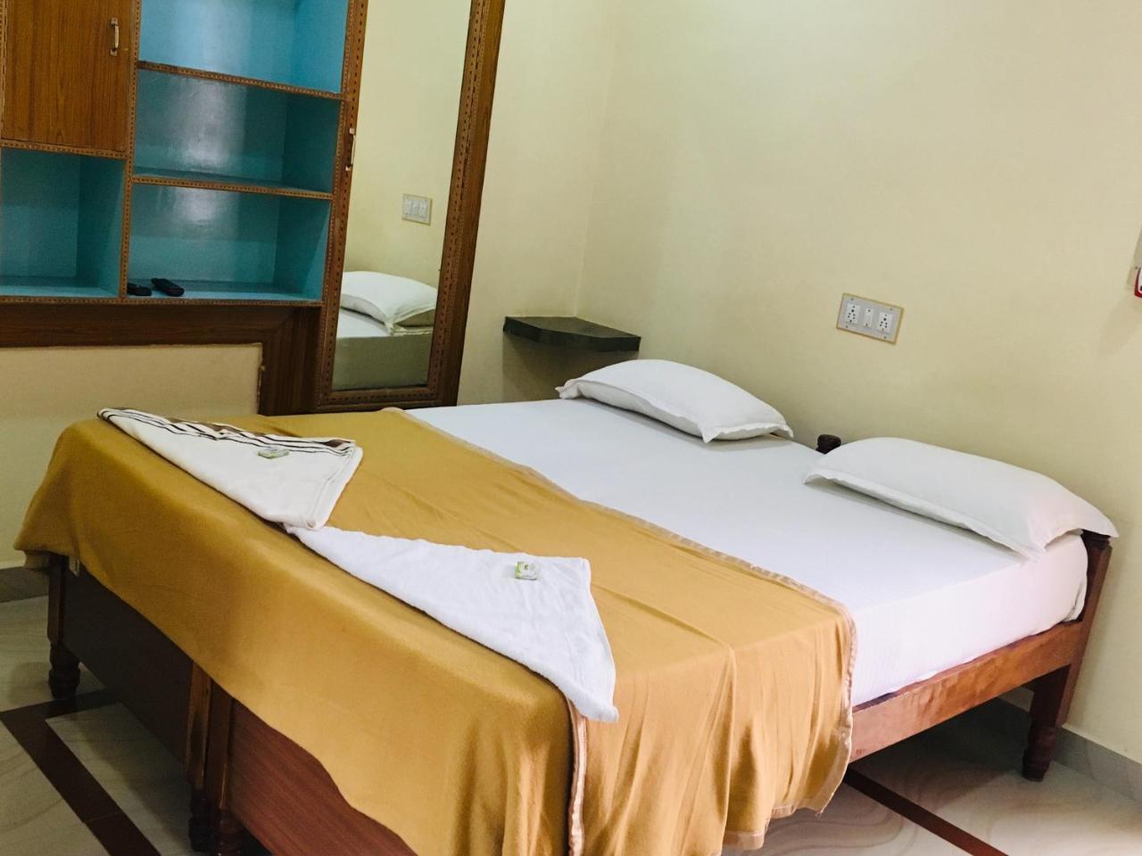 Hotel Varsha هامبي المظهر الخارجي الصورة