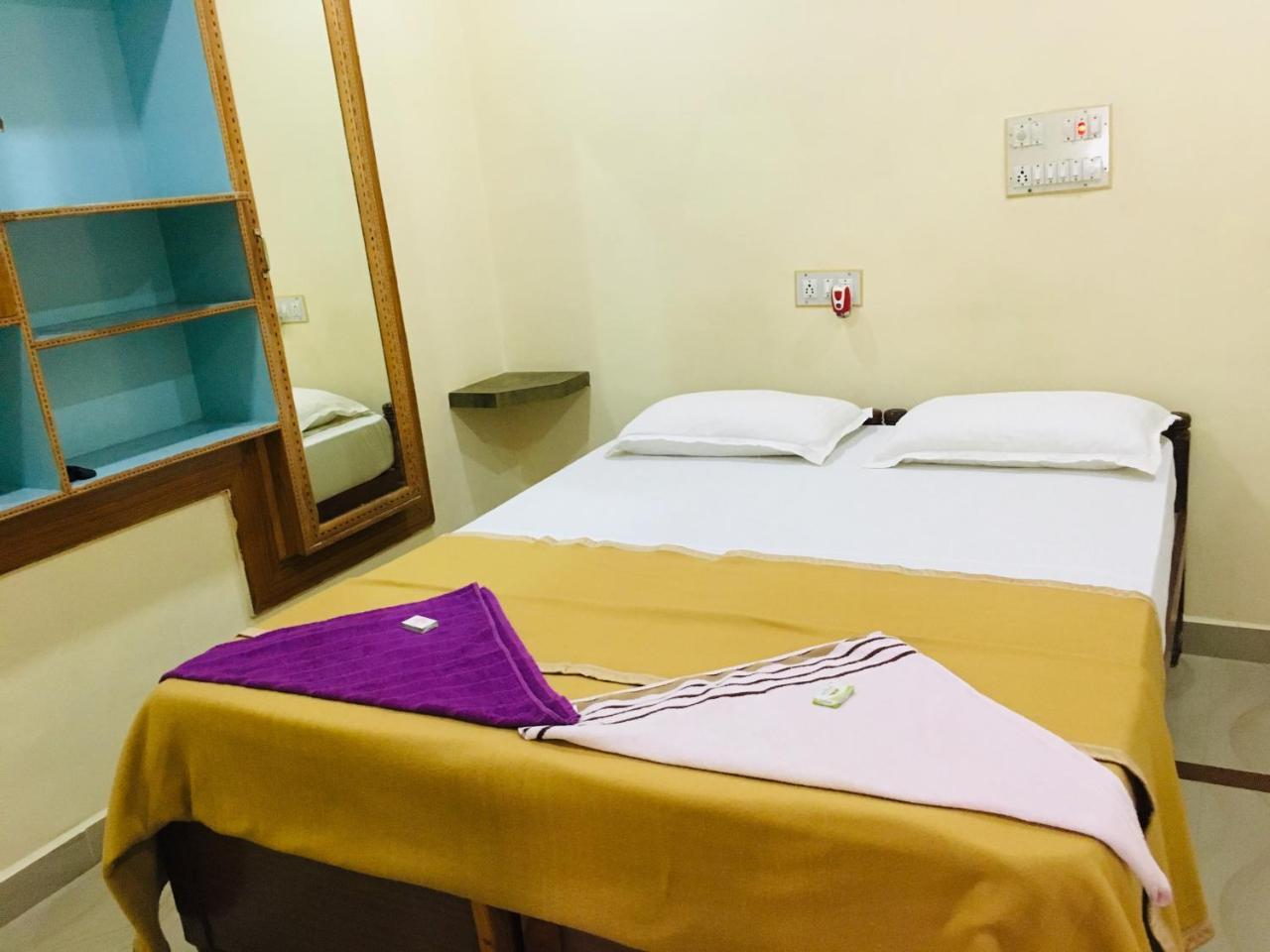 Hotel Varsha هامبي المظهر الخارجي الصورة
