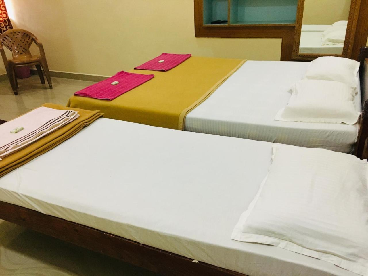 Hotel Varsha هامبي المظهر الخارجي الصورة