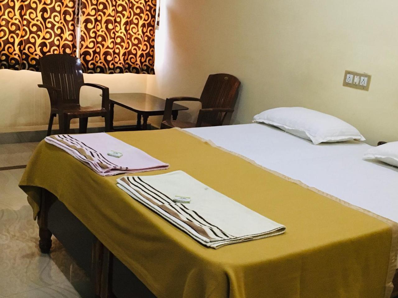 Hotel Varsha هامبي المظهر الخارجي الصورة